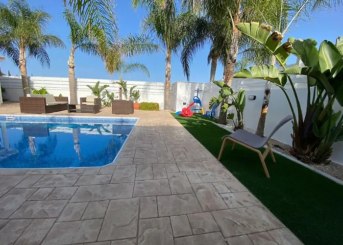 Villa Angel - Exotic Villa 200M From Beach