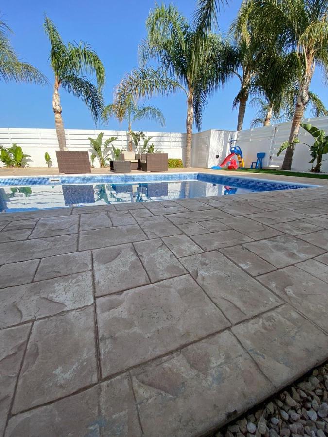 Angel - Exotic 200m From Holiday home